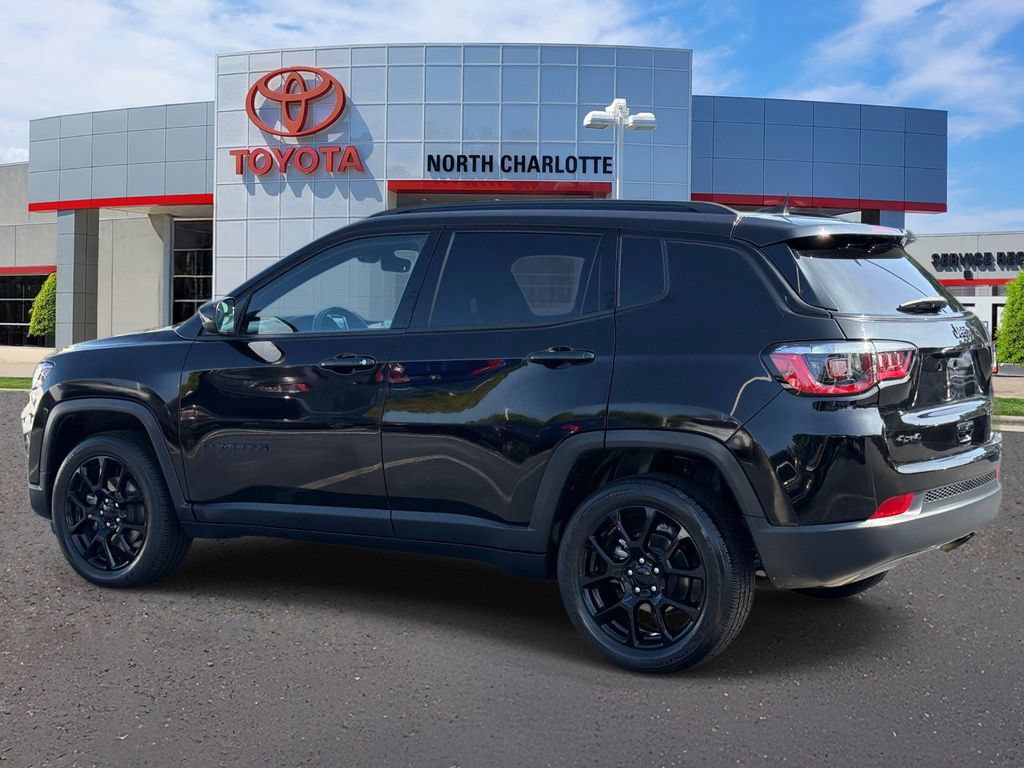 Used 2022 Jeep Compass Latitude w/ Sun and Sound Group AWD/4WD image 6