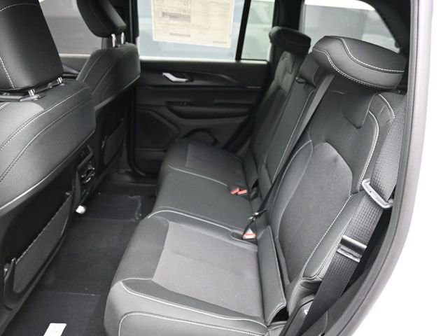 New 2025 Jeep Grand Cherokee Laredo image 17