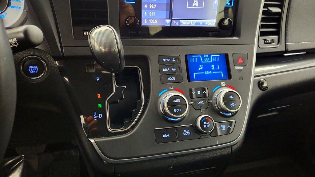 Used 2017 Toyota Sienna SE Premium image 17