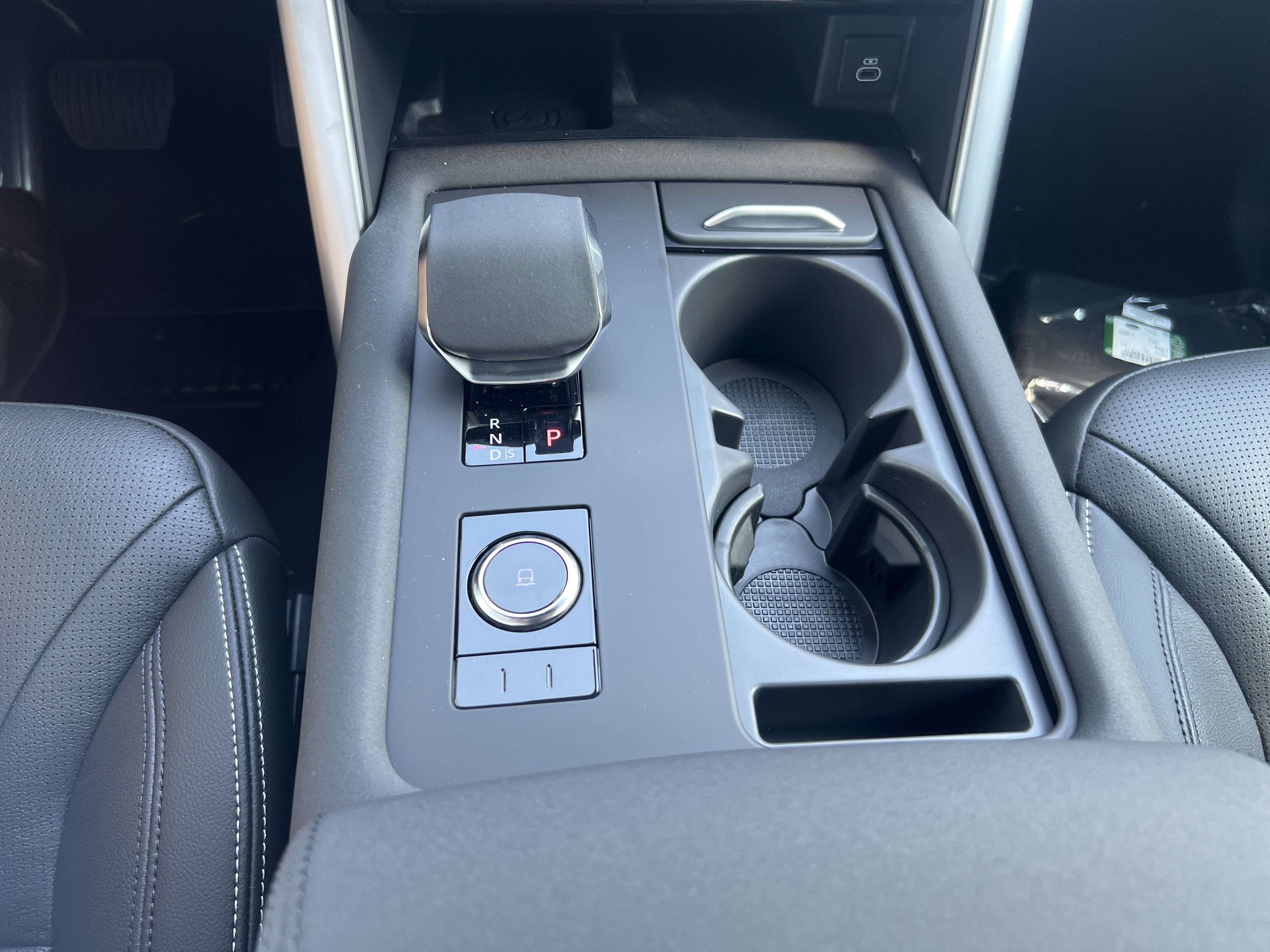 New 2025 Land Rover Discovery S image 15