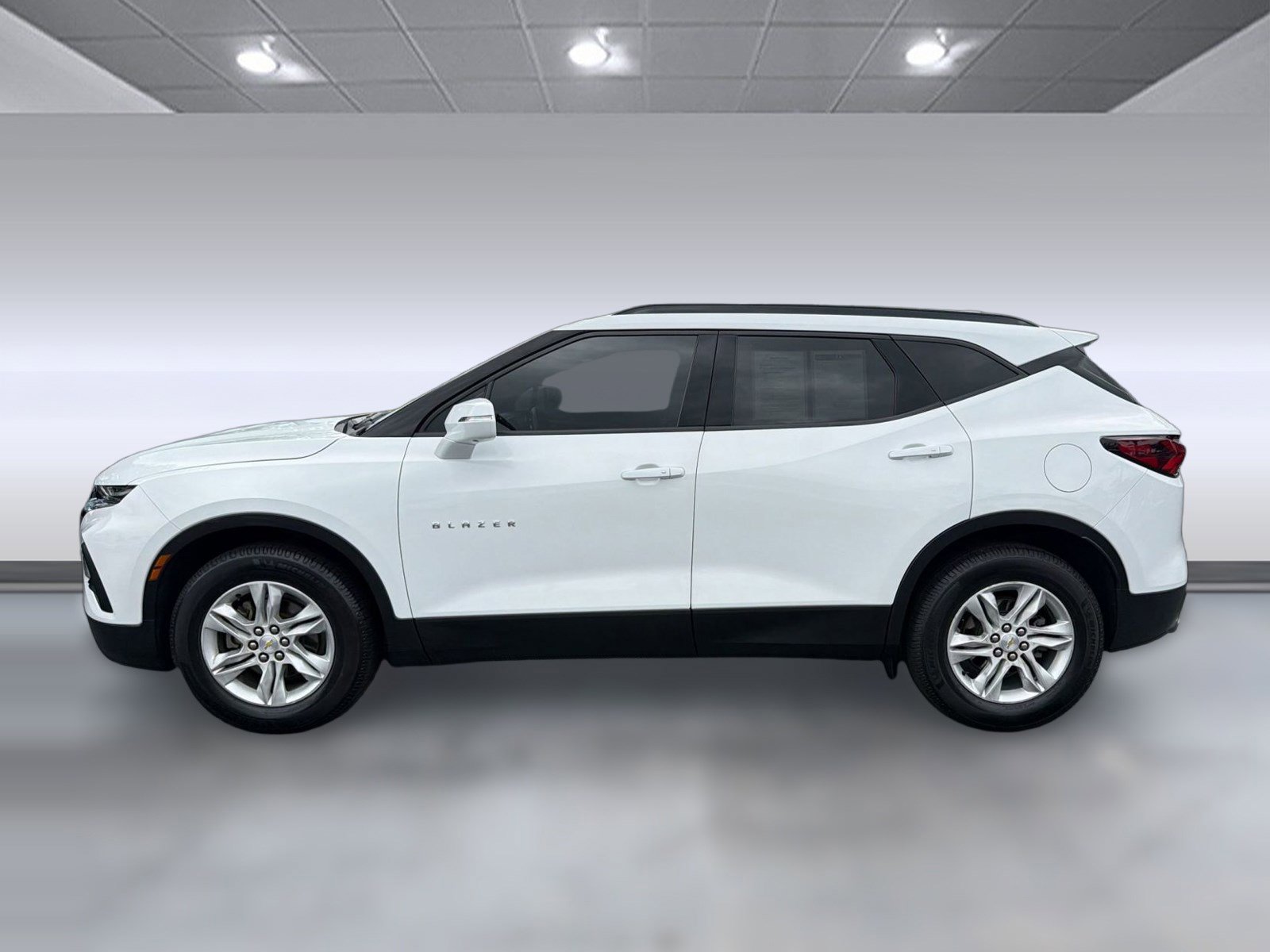 Used 2020 Chevrolet Blazer LT w/ Sound & Technology Package FWD image 2