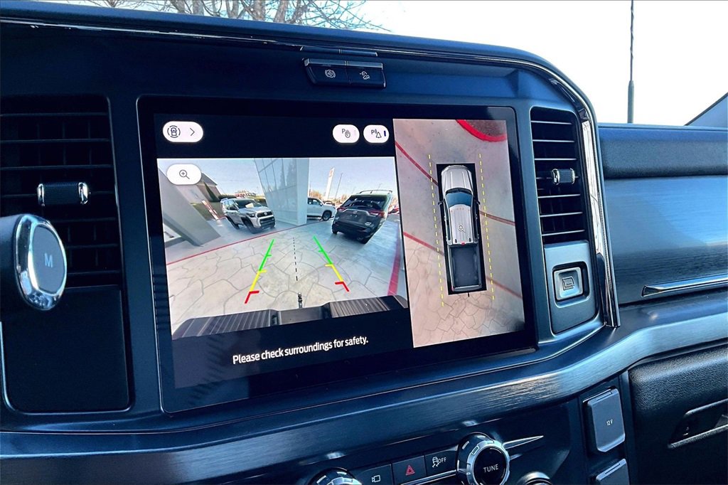 Used 2025 Ford F250 Lariat w/ Black Appearance Package image 15