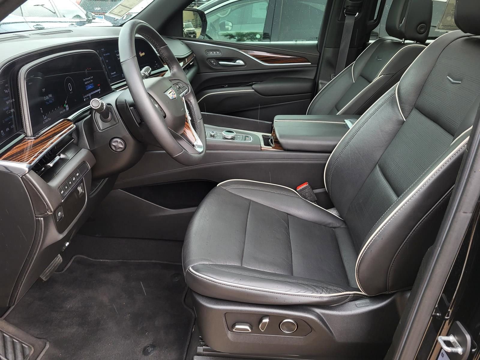 Used 2021 Cadillac Escalade ESV Premium Luxury AWD/4WD image 24