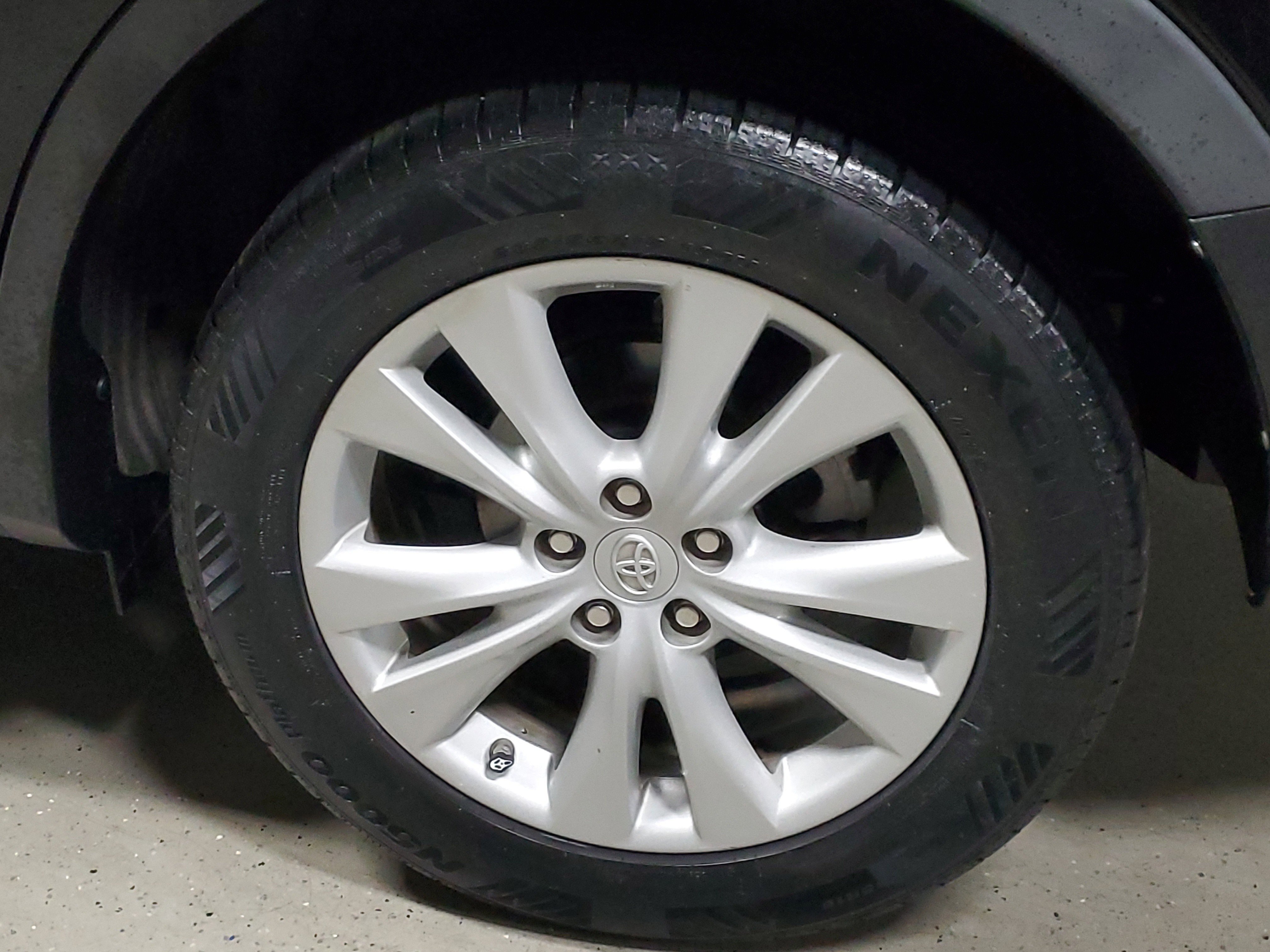Used 2015 Toyota RAV4 Limited w/ Technology Package AWD/4WD image 6