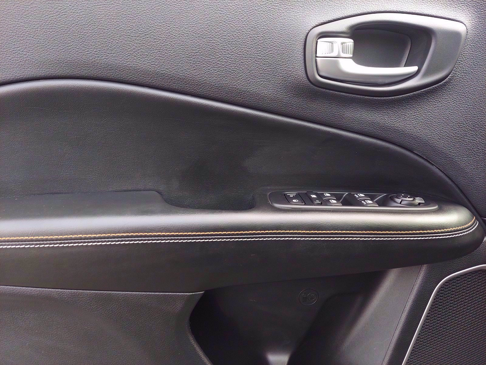 Used 2018 Jeep Compass Latitude w/ Safe & Security Group image 12