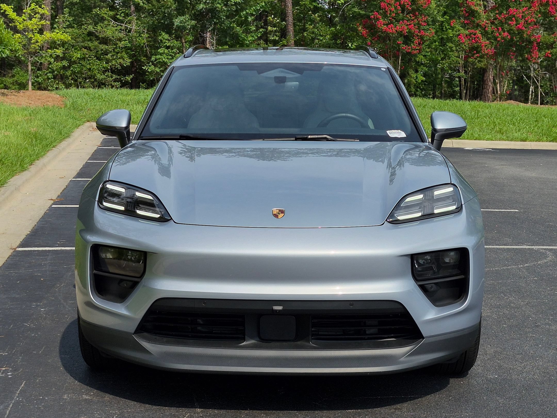 Certified 2025 Porsche Macan Electric RWD image 35