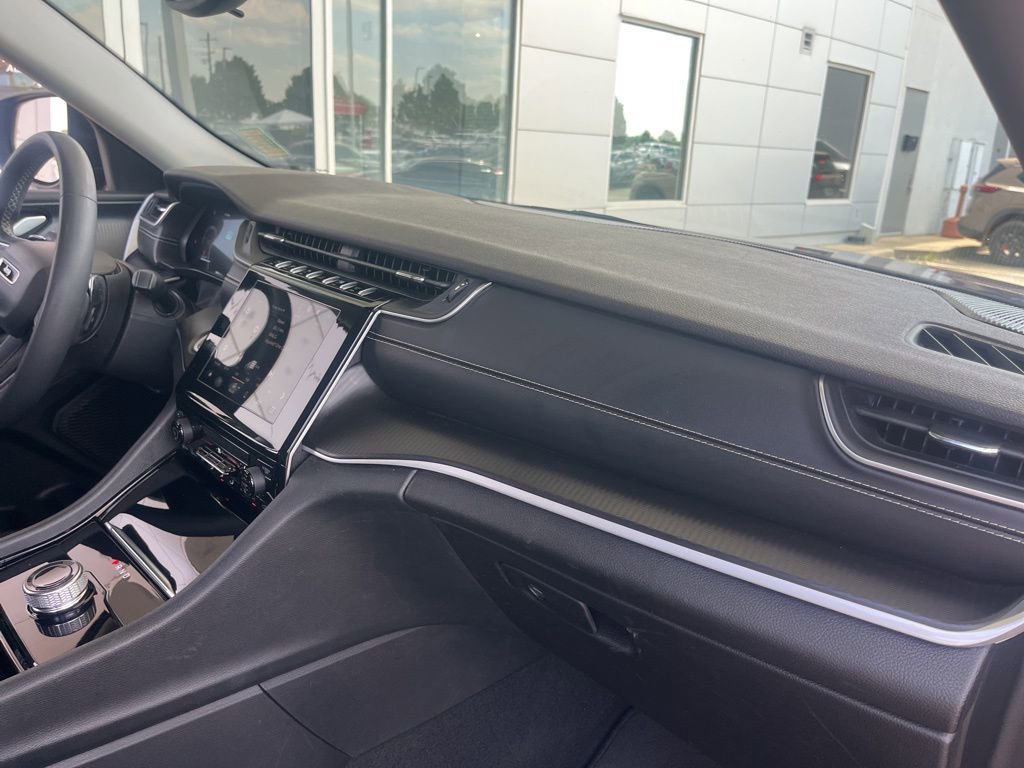 Used 2023 Jeep Grand Cherokee Laredo image 25