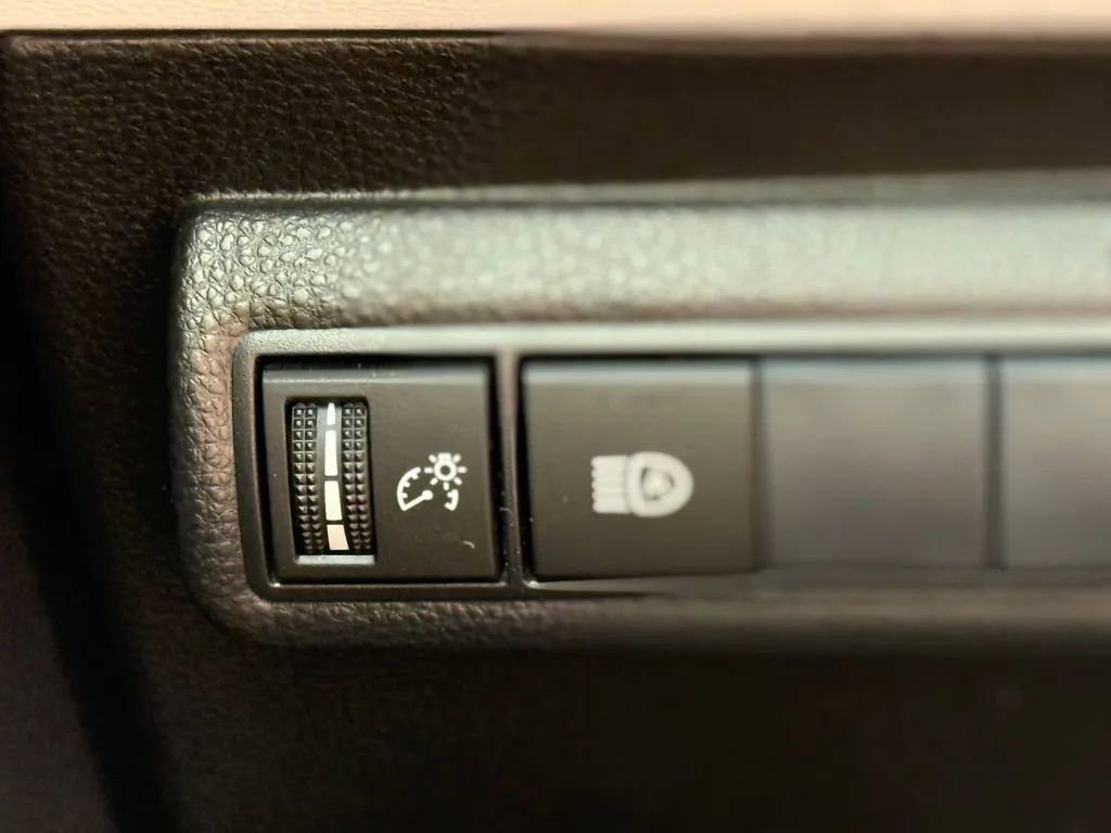 Used 2020 Toyota Corolla SE FWD image 14