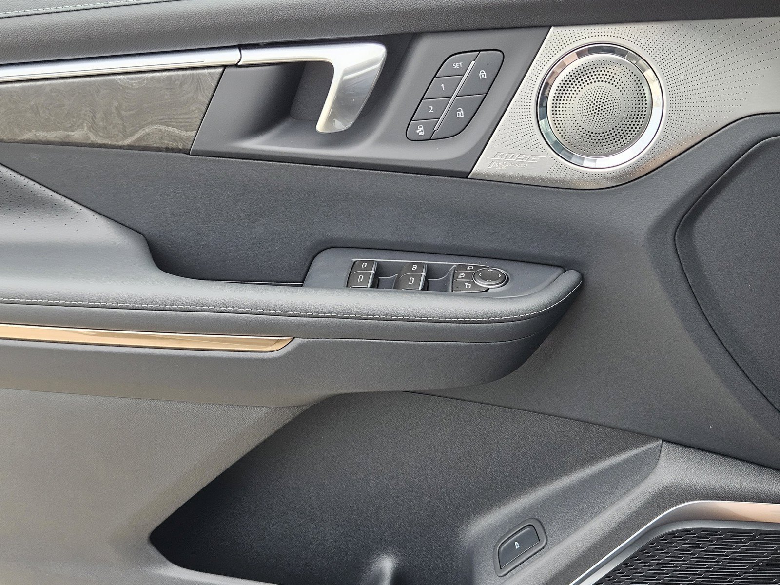 New 2026 Buick Enclave Avenir w/ Super Cruise Package FWD image 16