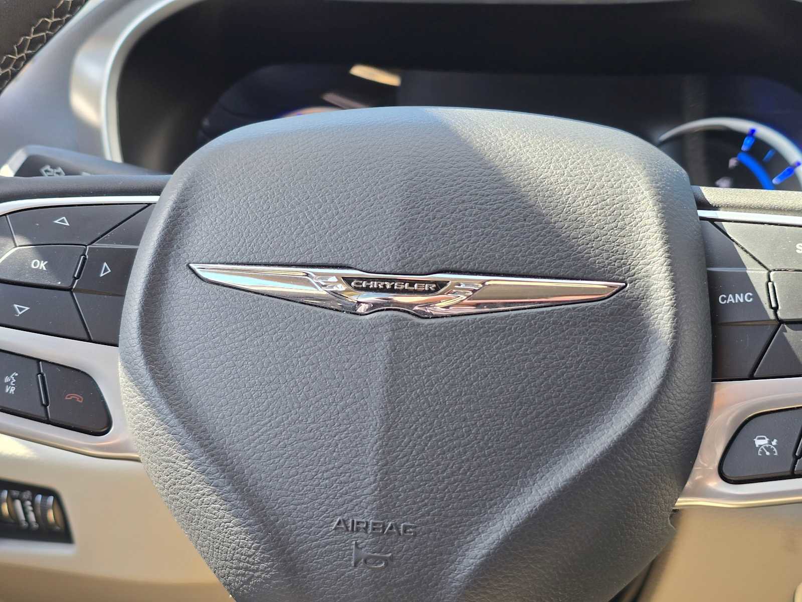 Used 2024 Chrysler Pacifica Select image 31