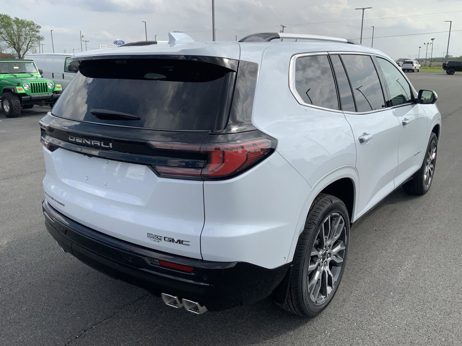 New 2026 GMC Acadia Denali Ultimate w/ LPO, Floor Liner Package AWD/4WD image 16