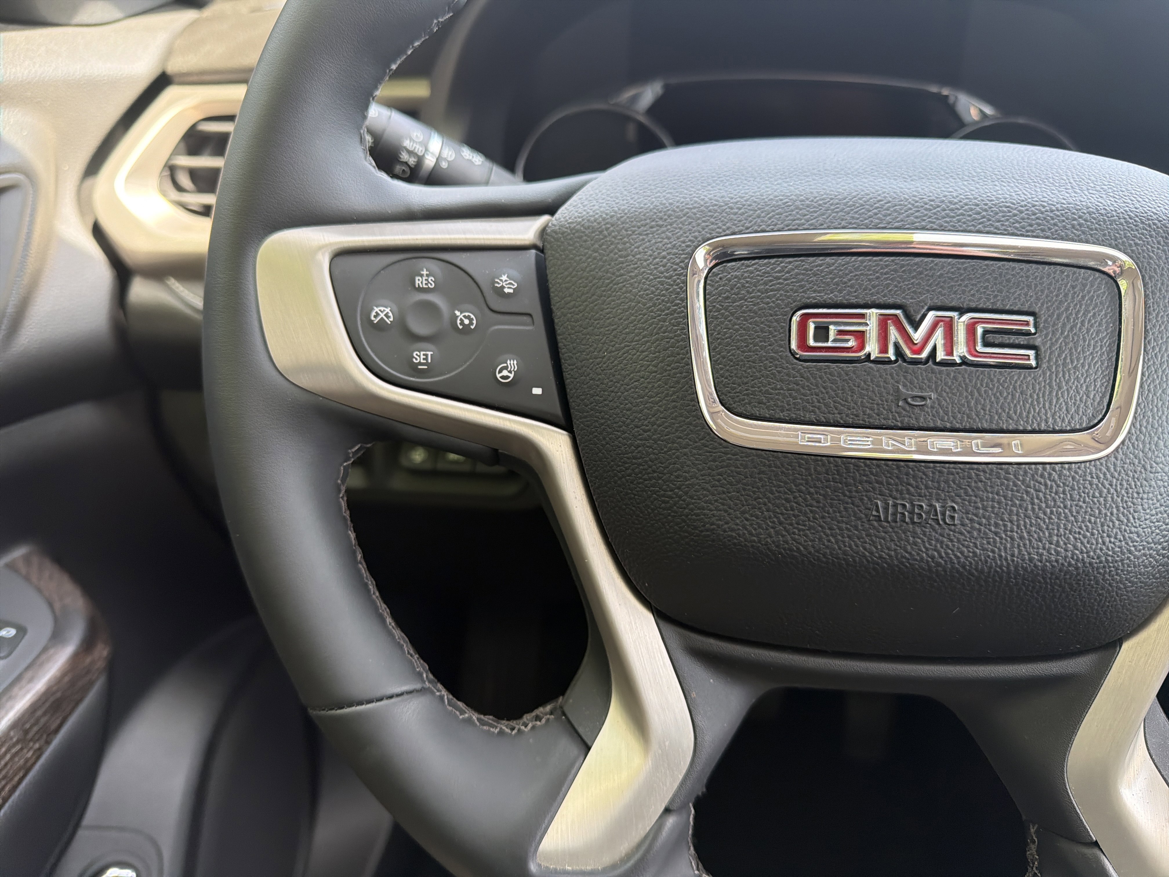 Used 2023 GMC Acadia Denali w/ Black Diamond Edition image 19