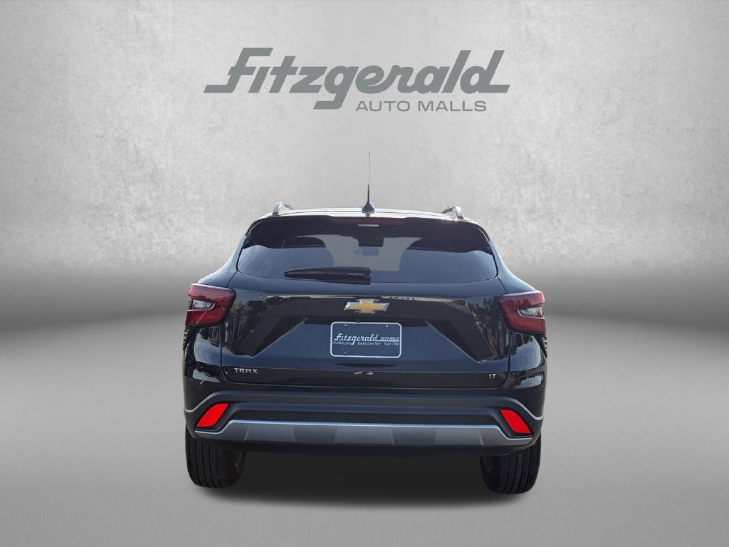 Used 2025 Chevrolet Trax LT FWD image 7