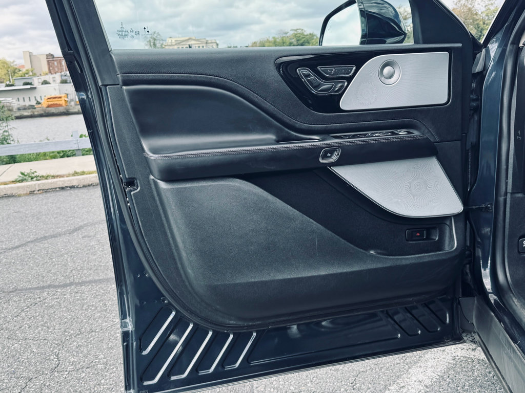 Used 2021 Lincoln Aviator Reserve w/ Equipment Group 202A image 7