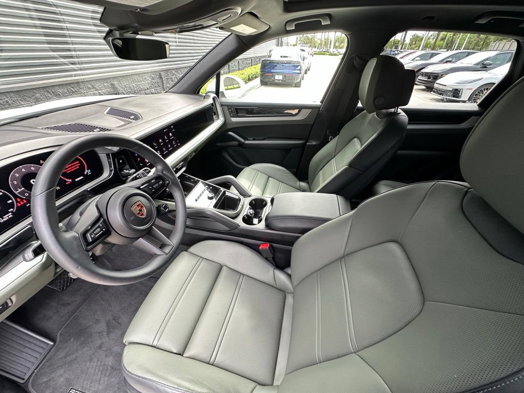 Certified 2024 Porsche Cayenne AWD/4WD image 4