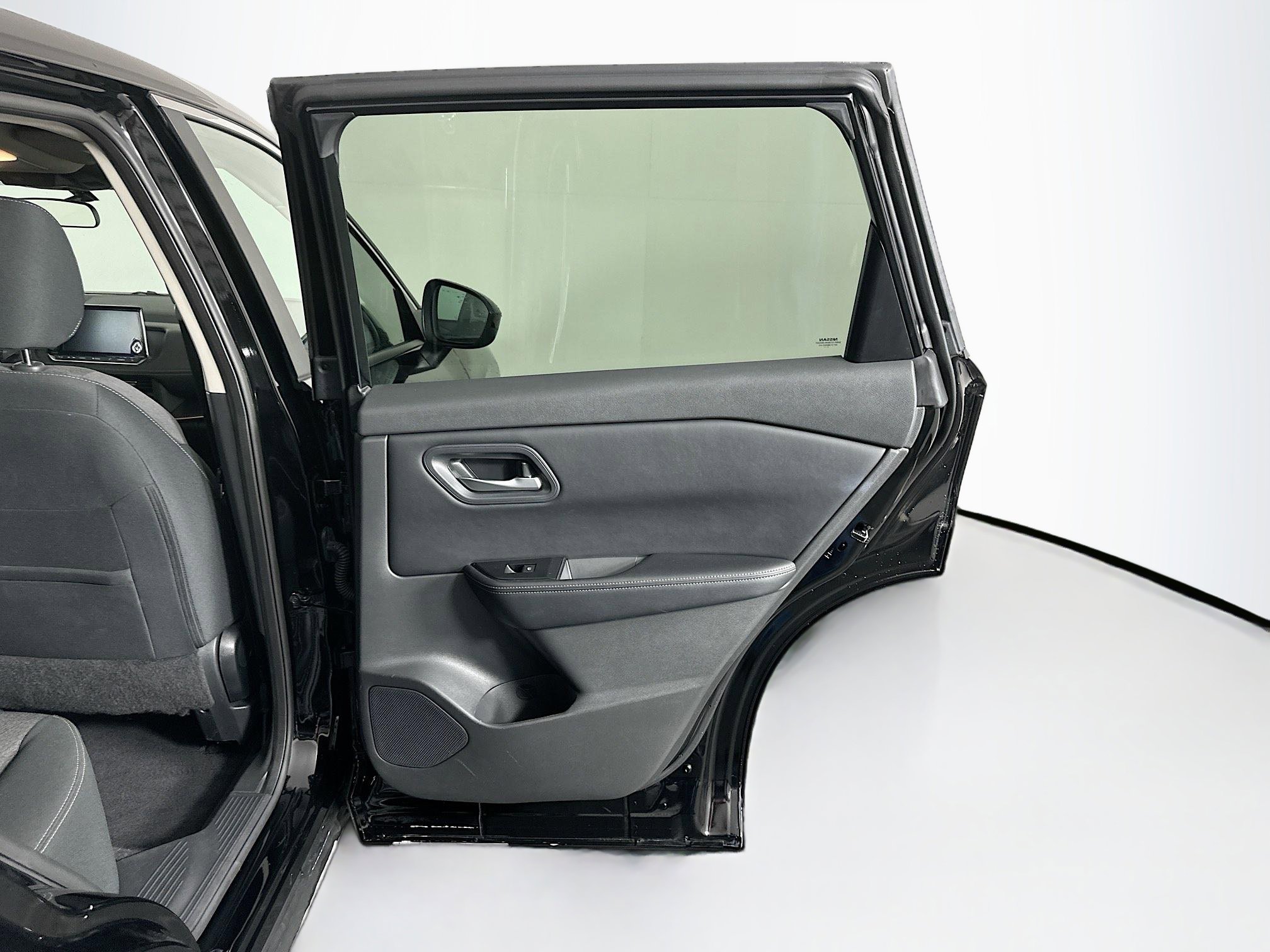 Used 2025 Nissan Rogue SV FWD image 30