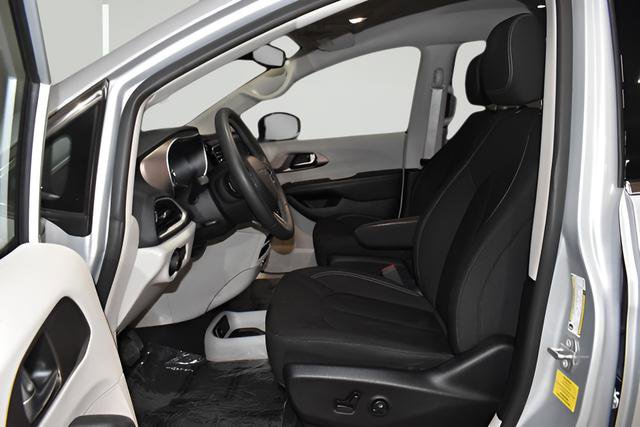 Used 2023 Chrysler Voyager LX FWD image 11
