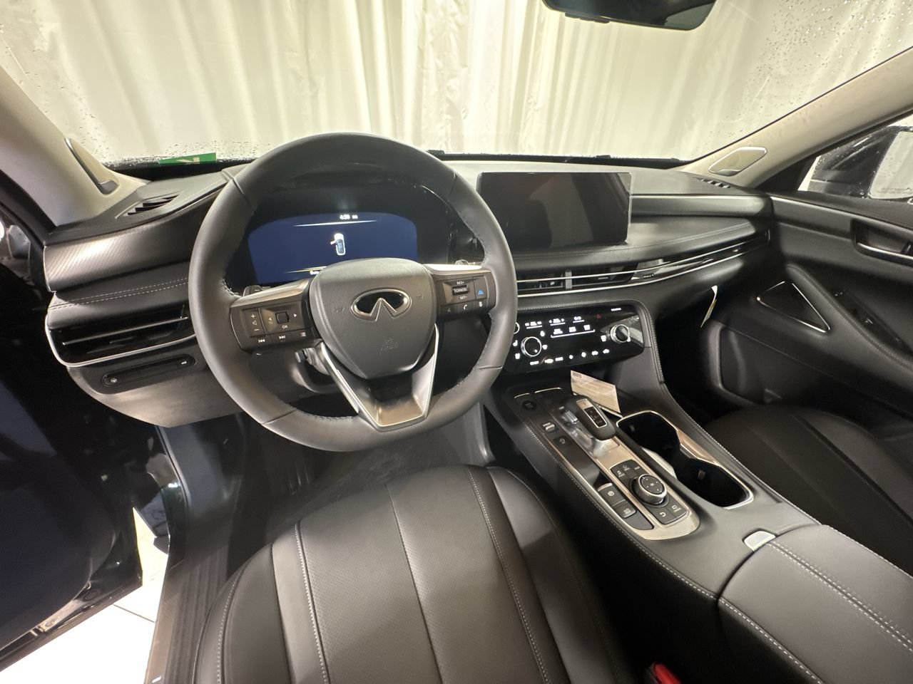 Certified 2026 INFINITI QX60 Luxe w/ Family Package AWD/4WD image 4