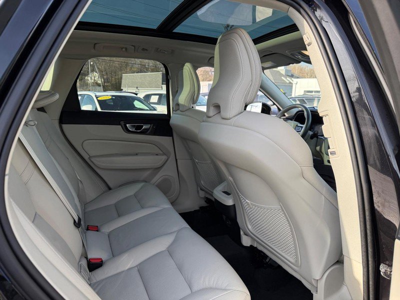 Used 2024 Volvo XC60 B5 Plus w/ Protection Package Premier image 11