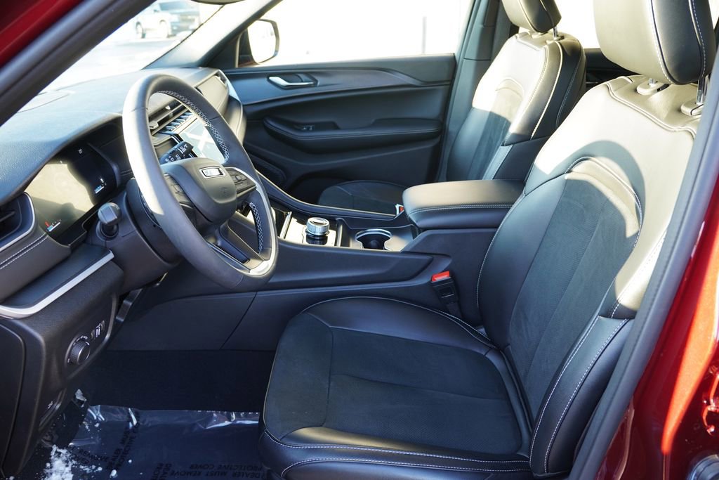 Certified 2025 Jeep Grand Cherokee Altitude image 15