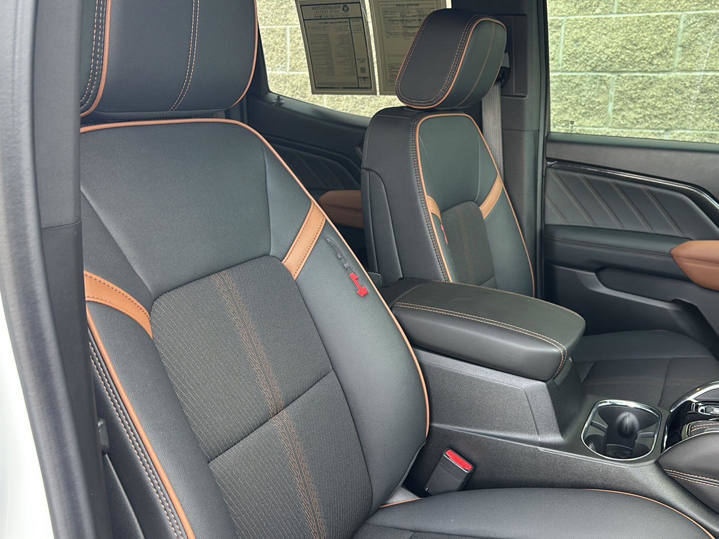 Used 2024 GMC Canyon AT4 w/ Technology Package image 19