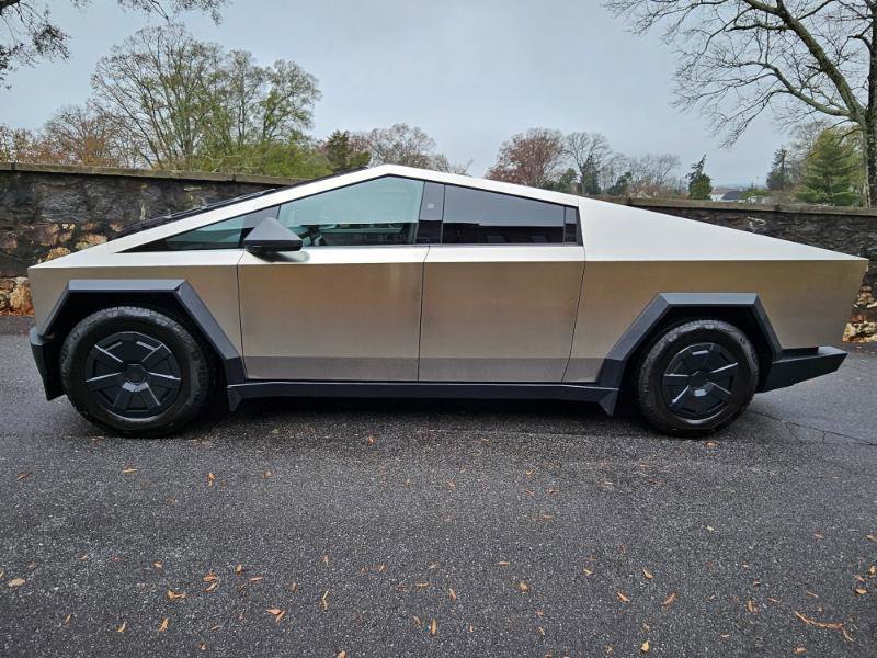 Used 2025 Tesla Cybertruck AWD Crew Cab image 8