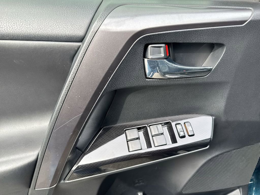 Used 2017 Toyota RAV4 SE w/ Advanced Technology Package image 22