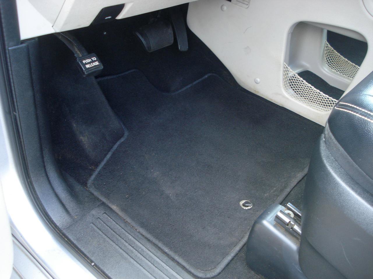 Used 2018 Dodge Grand Caravan SXT image 19