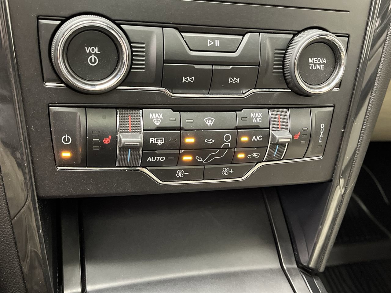 Used 2019 Ford Explorer XLT w/ Equipment Group 202A AWD/4WD image 25