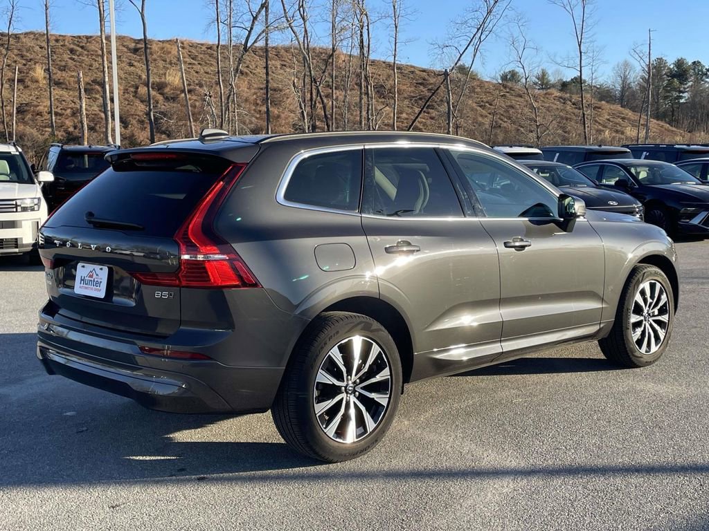 Used 2023 Volvo XC60 B5 Core image 28