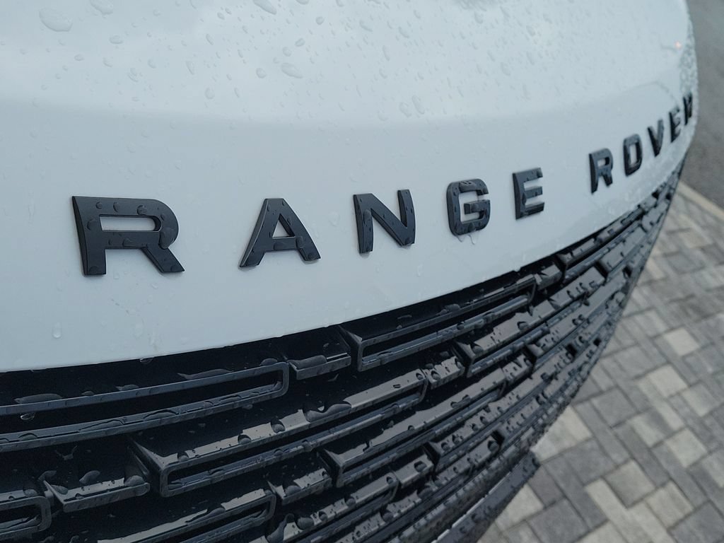 Certified 2025 Land Rover Range Rover SE AWD/4WD image 9
