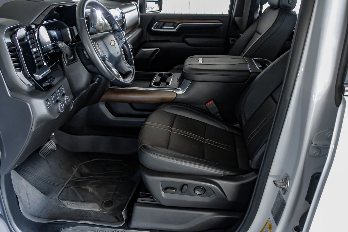 Used 2025 Chevrolet Silverado 3500 High Country w/ High Country Premium Package image 14
