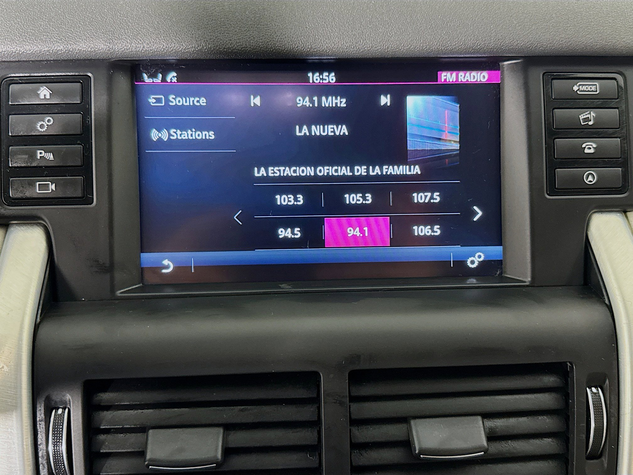 Used 2016 Land Rover Discovery Sport HSE AWD/4WD image 17