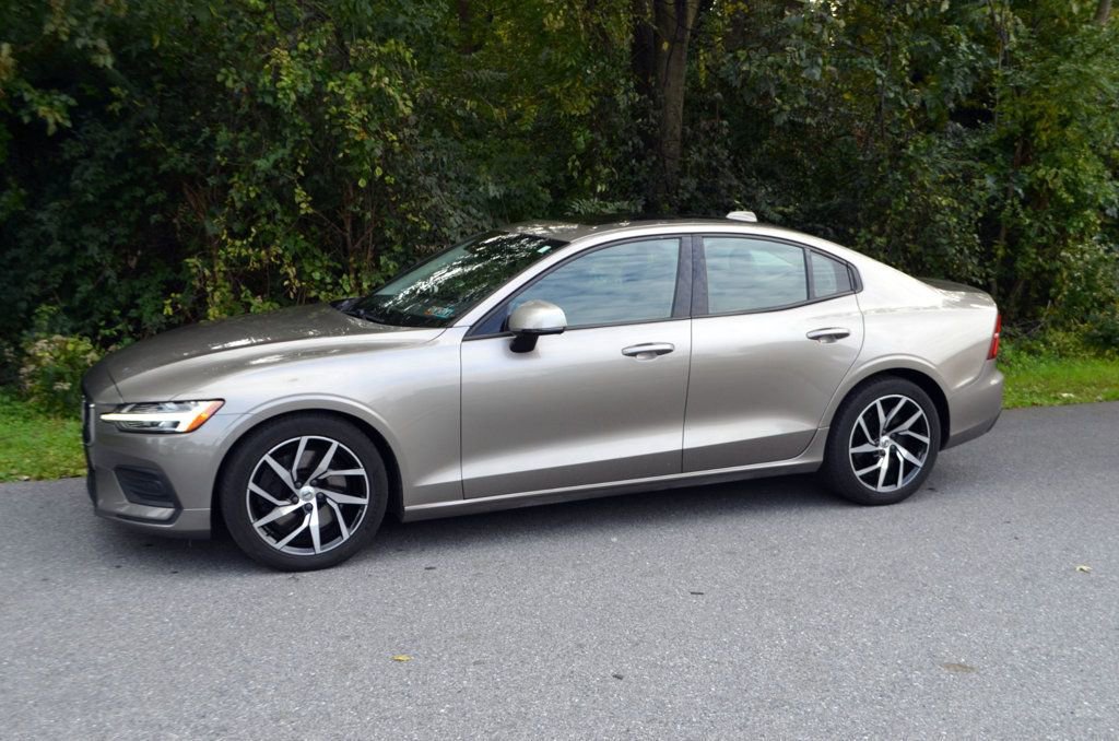 Used 2019 Volvo S60 T6 Momentum w/ Multimedia Package