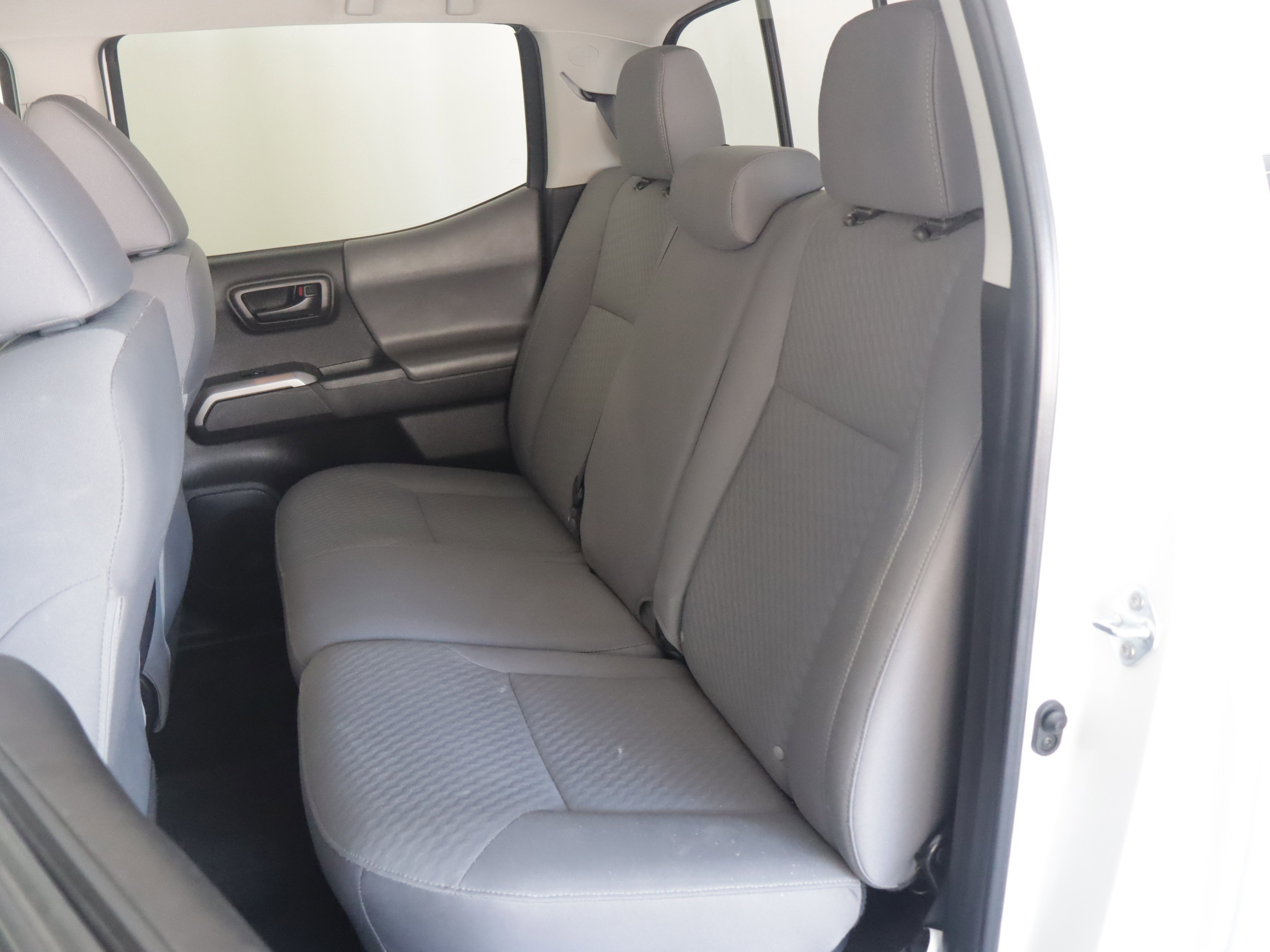 Used 2023 Toyota Tacoma SR5 AWD/4WD image 8