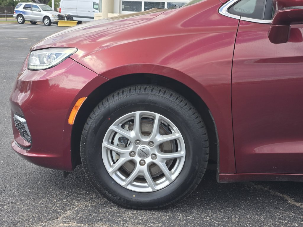Used 2021 Chrysler Pacifica Touring-L FWD image 6