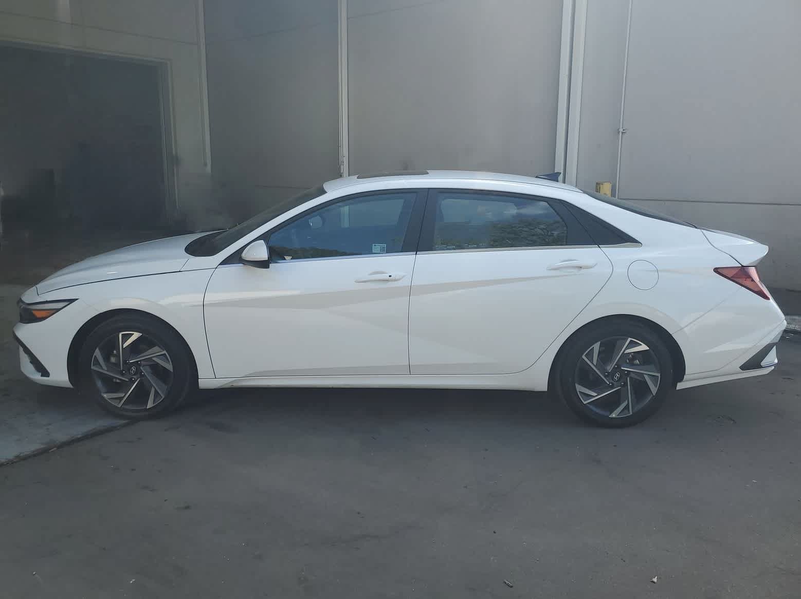 Used 2025 Hyundai Elantra SEL FWD image 3