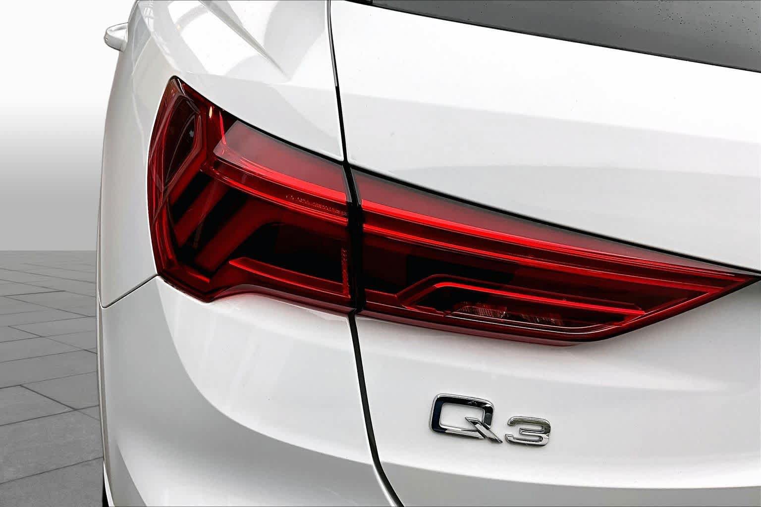 Used 2020 Audi Q3 2.0T Premium w/ Convenience Package AWD/4WD image 28