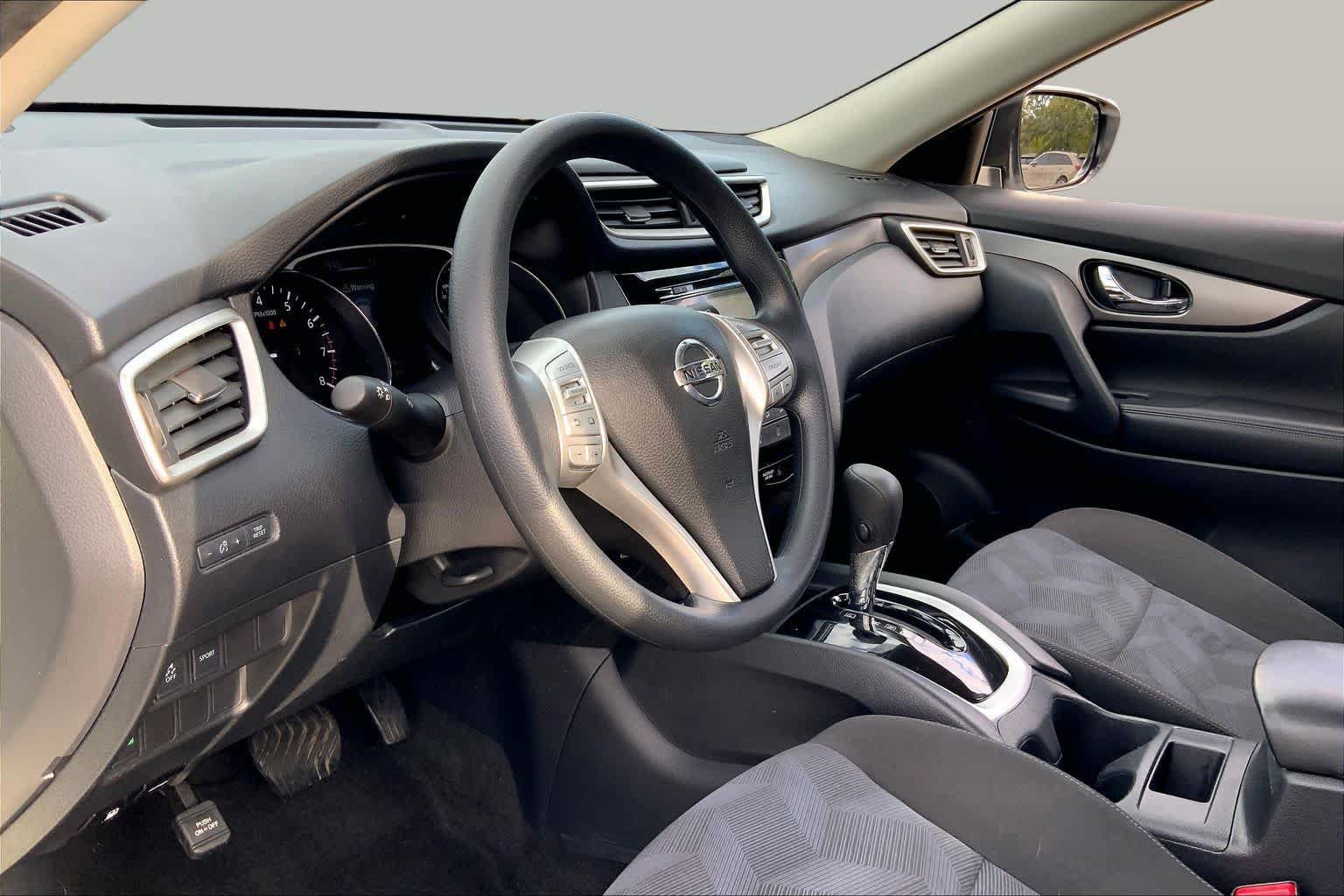 Used 2016 Nissan Rogue S w/ Appearance Package FWD image 18