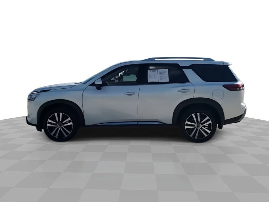 Used 2025 Nissan Pathfinder Platinum image 5