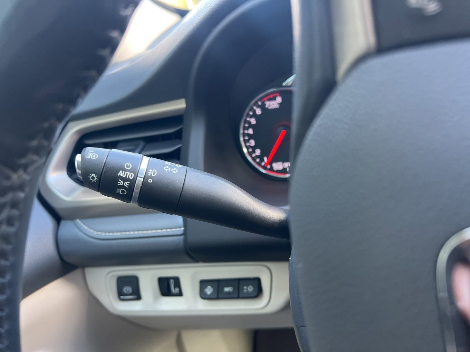 Used 2020 GMC Acadia Denali w/ Technology Package image 42