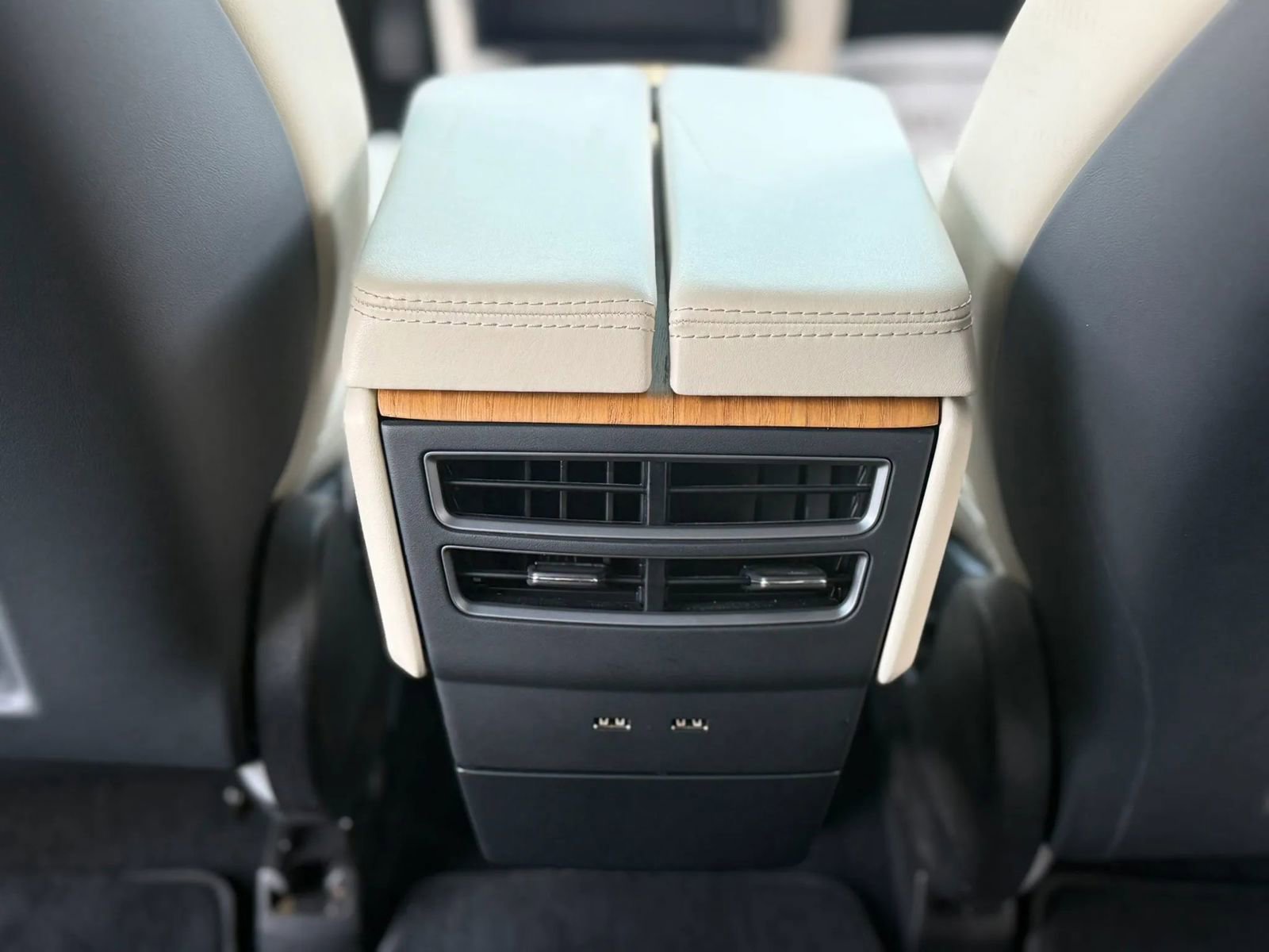 Used 2020 Tesla Model S AWD image 28