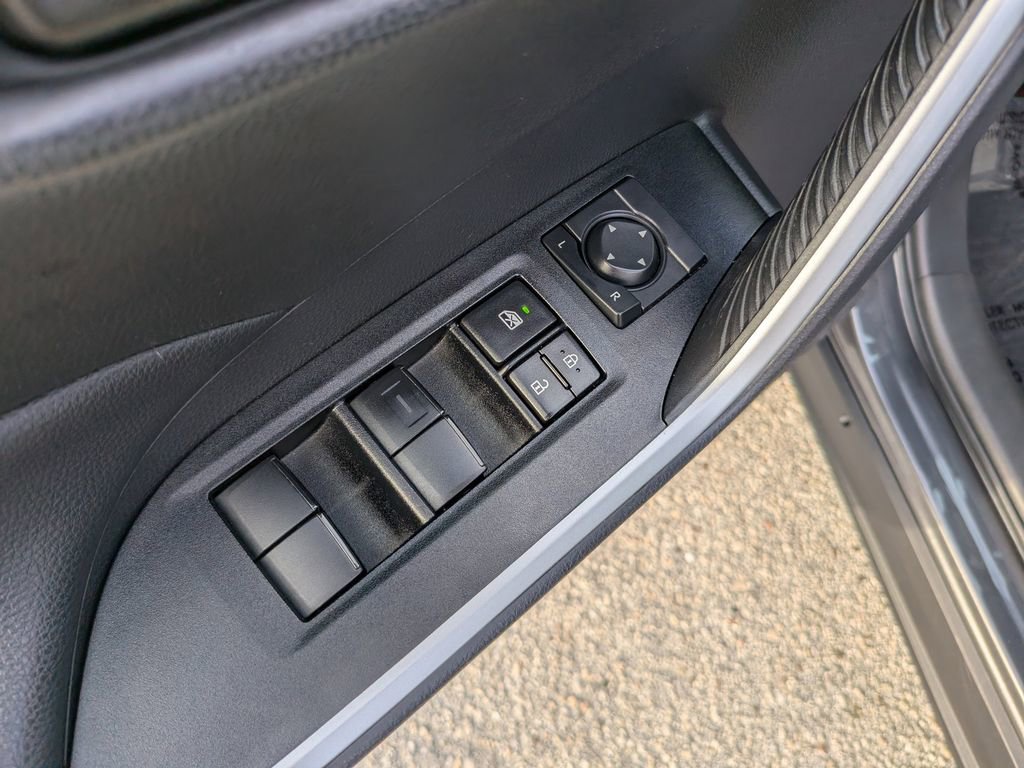 Used 2025 Toyota RAV4 LE AWD/4WD image 18