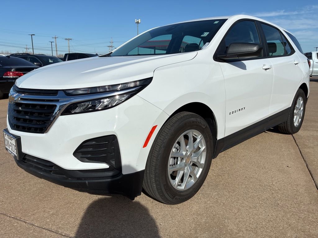 Certified 2023 Chevrolet Equinox LS image 1