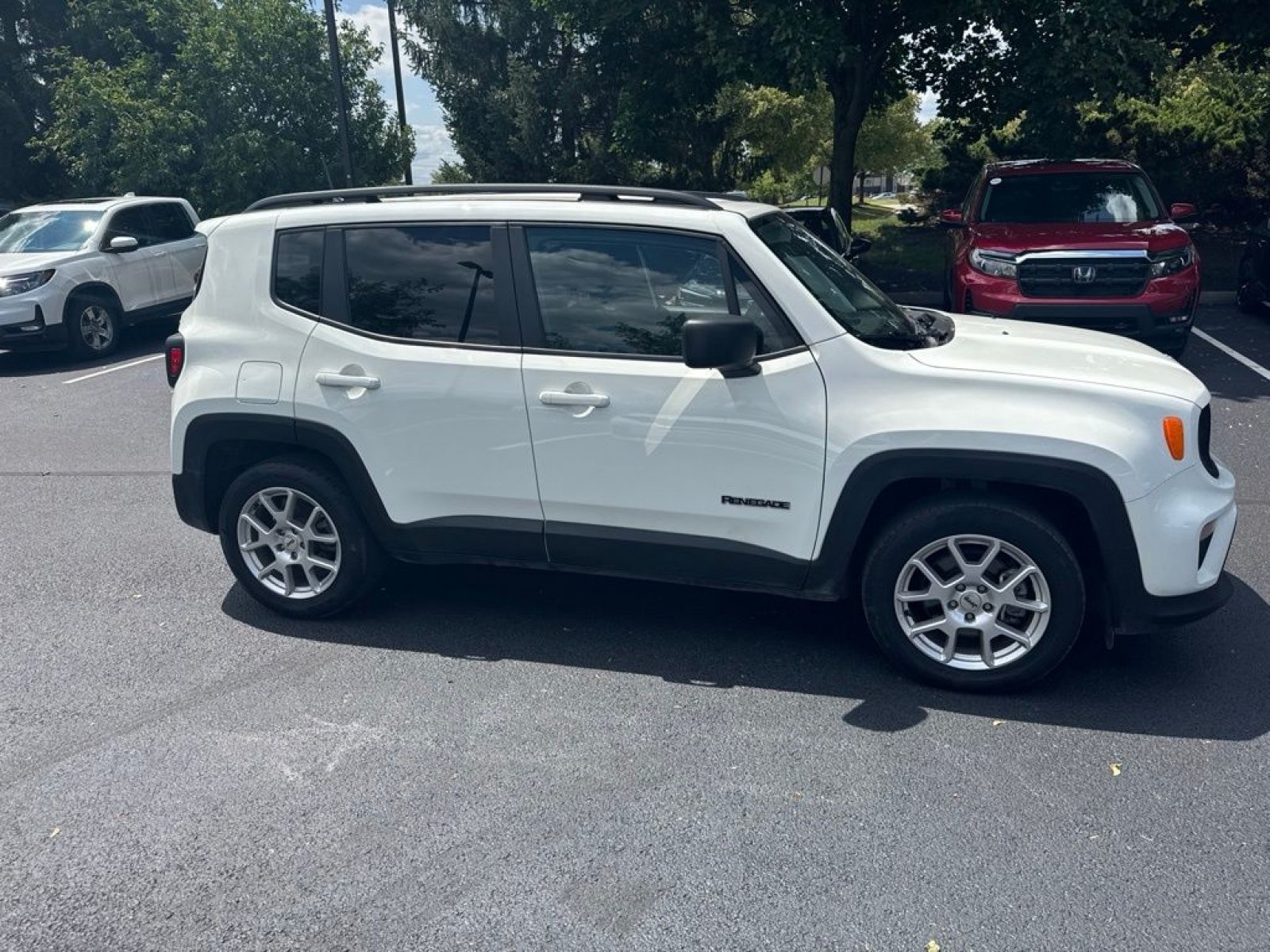 Used 2022 Jeep Renegade Sport w/ Sport Appearance Group FWD image 4