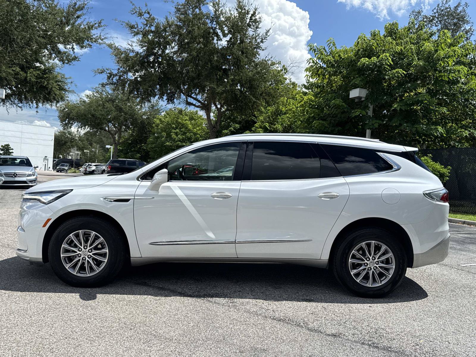 Used 2023 Buick Enclave Essence AWD/4WD image 6