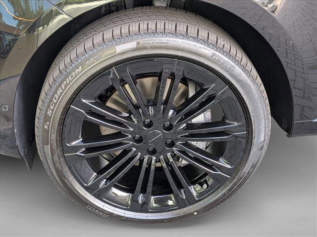 New 2026 Land Rover Range Rover Long Wheelbase SE AWD/4WD image 9