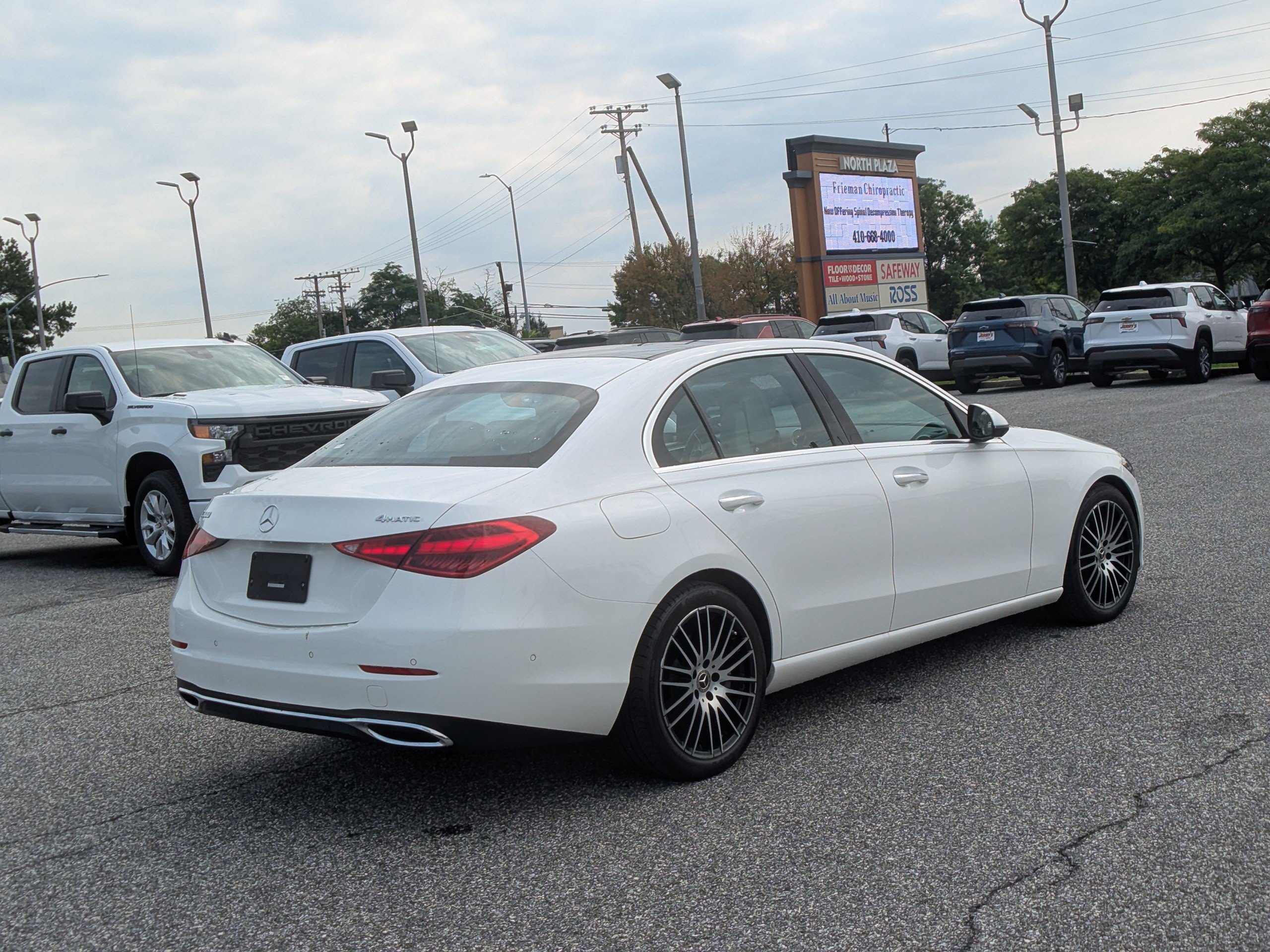 Used 2023 Mercedes-Benz C 300 4MATIC Sedan w/ Exclusive Trim Package image 9