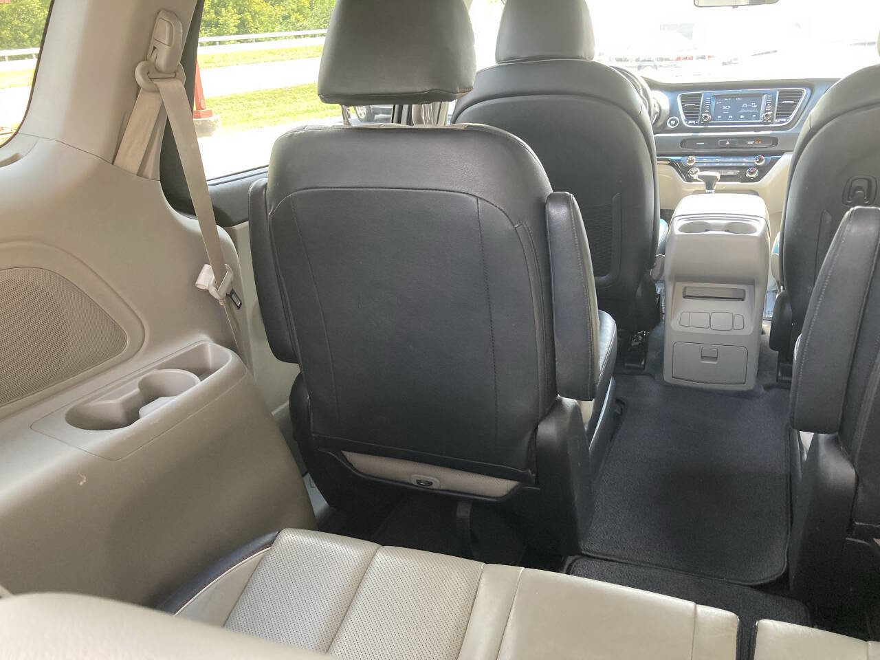 Used 2019 Kia Sedona EX image 45