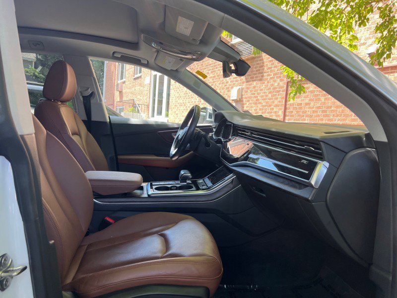 Used 2019 Audi Q8 Premium Plus w/ Premium Plus AWD/4WD image 32